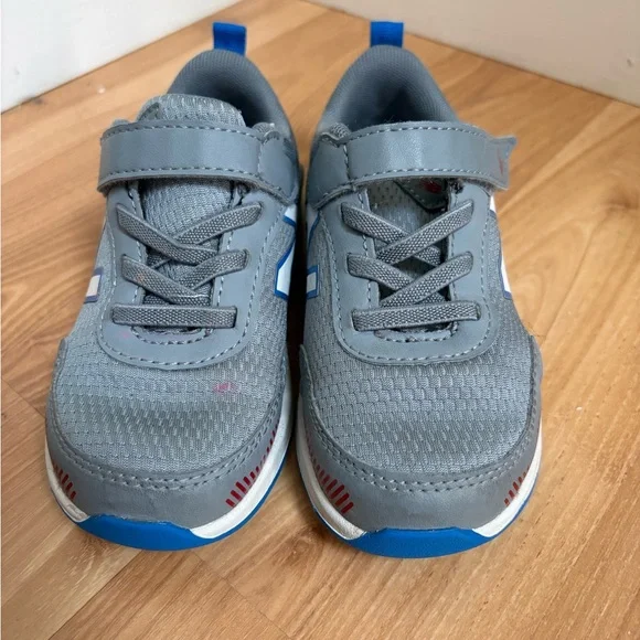 New Balance Gray and Red Kids Sneakers - Picture 2 of 7